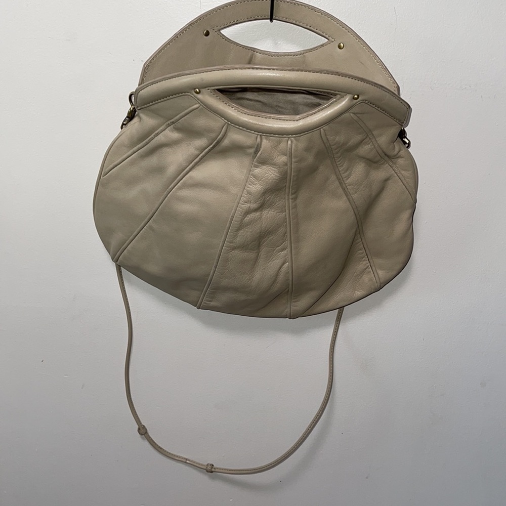CYNTHIA ROWLEY RETRO CREAM SHELL SHAPE  BAG WITH CROSSBODY STRAP AND HANDLES